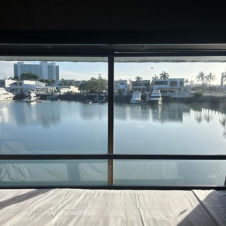 The Pier Pods On The Water- 50M From Townsville Bus Terminal And Ferry Terminal- Passport Id Requried Экстерьер фото