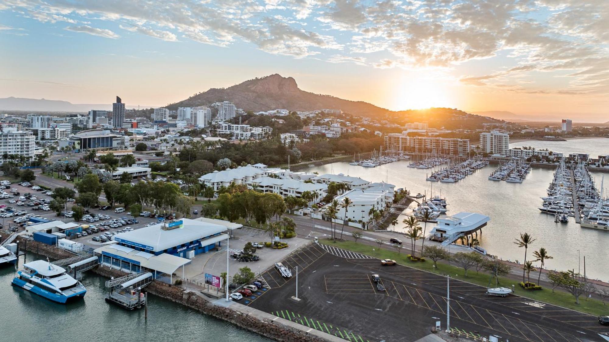 The Pier Pods On The Water- 50M From Townsville Bus Terminal And Ferry Terminal- Passport Id Requried Экстерьер фото